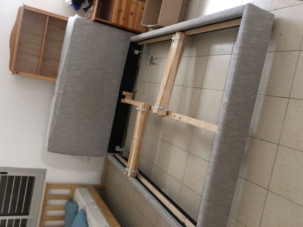 lit avec matelas:160 cms largeur; baisse de prix