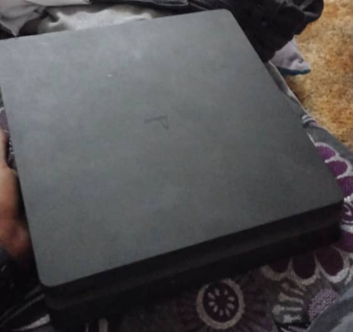 PS4 avec 1000gb de stockage