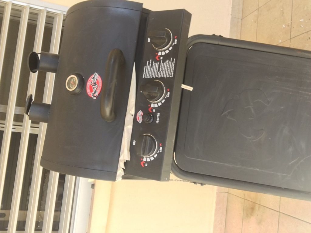 Barbecue à Gaz - haut de gamme - marque charbroil; baisse de prix