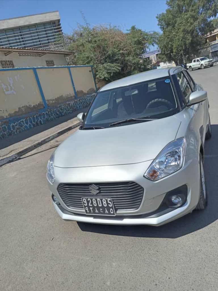 SUZUKI Swift - Voiture neuve moins d\'un an