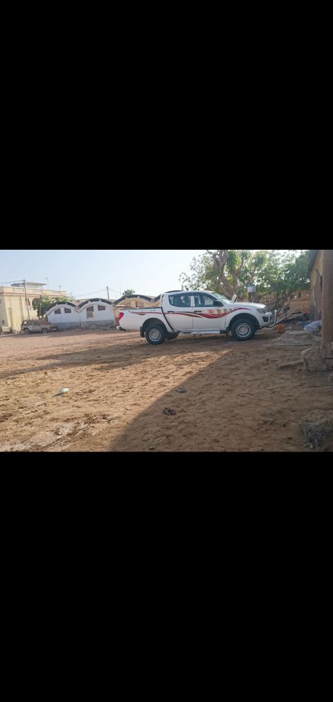 Mitsubishi l200 2013