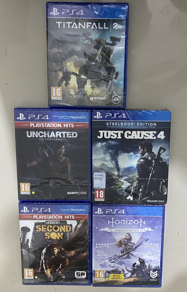 Sony PlayStation 4 Noire – Très Peu Servie – Avec Un Jeu – Console 4K