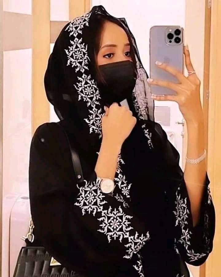 ABAYA Haut de Gamme couleur Blanc et Noire