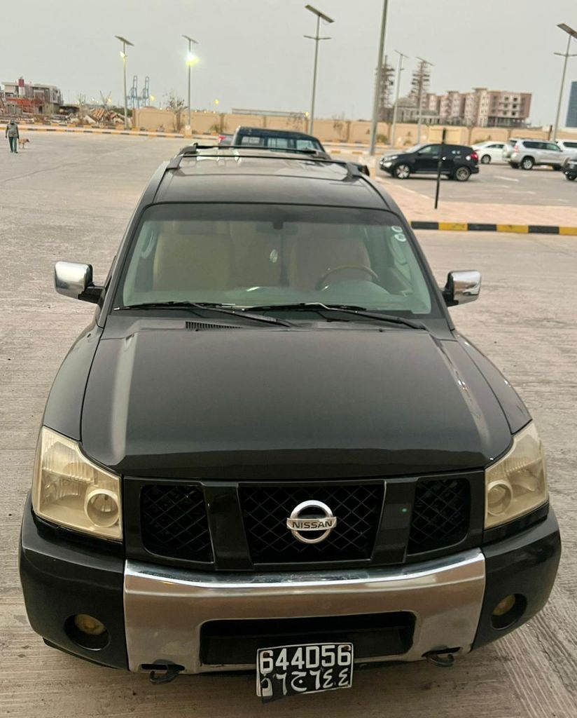 Nissan Armada SUV black color prix negociable Djibouti