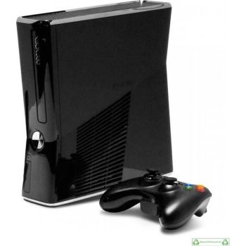 Xbox 360 rare et deux manettes et 98 jeux pré installé