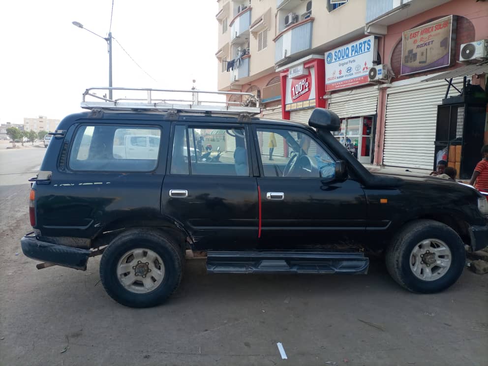 toyota land cruiser 1HZ 6 cylender