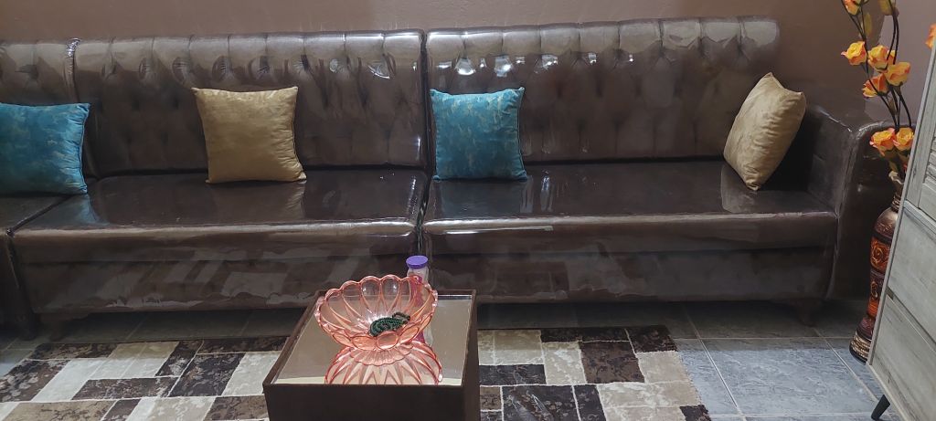 Salon en forme de L avec son tapis