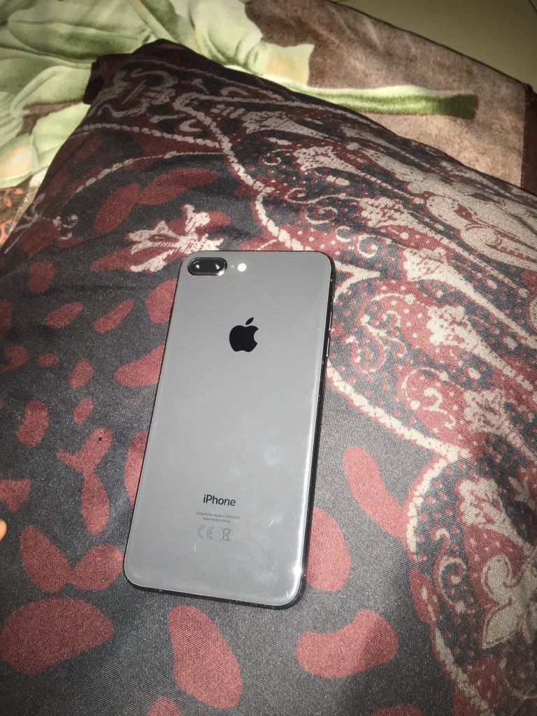 iPhone 8 Plus 64 G