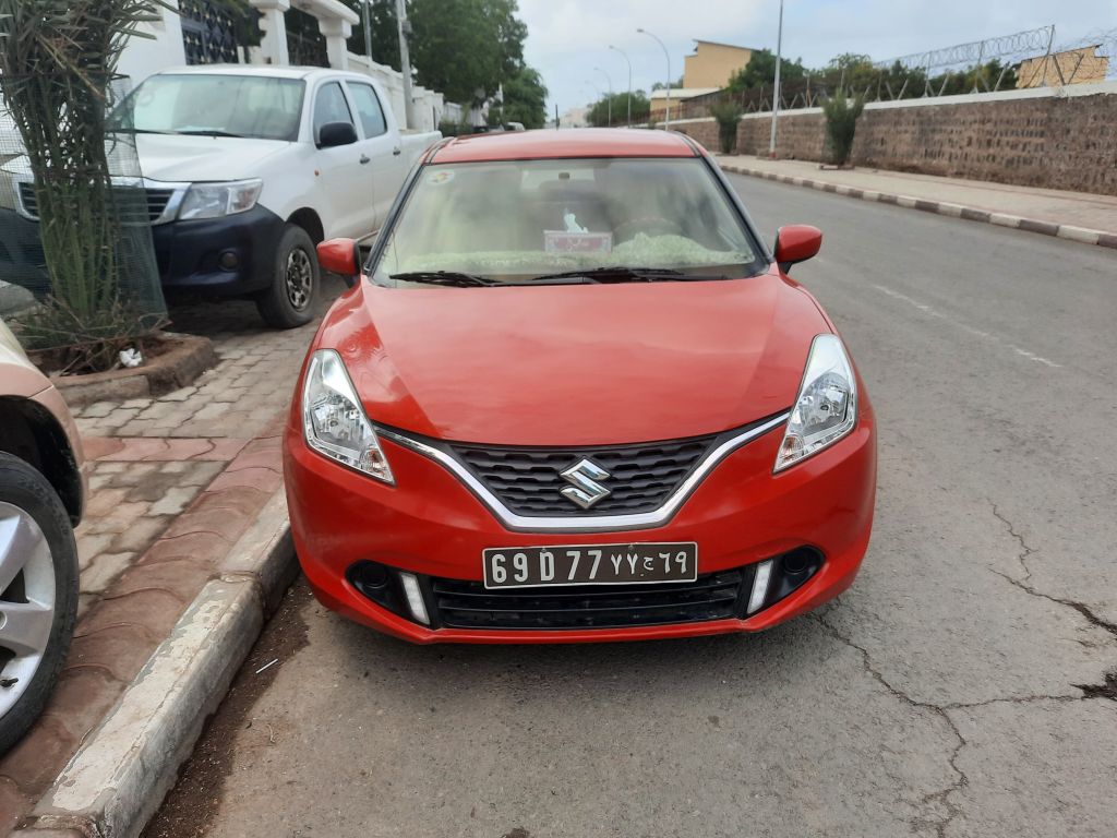 Suzuki Baleno bon état.