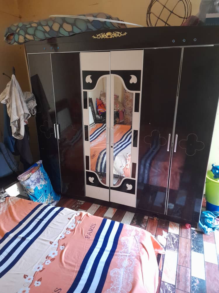 Meuble pour chambre à coucher. à Djibouti