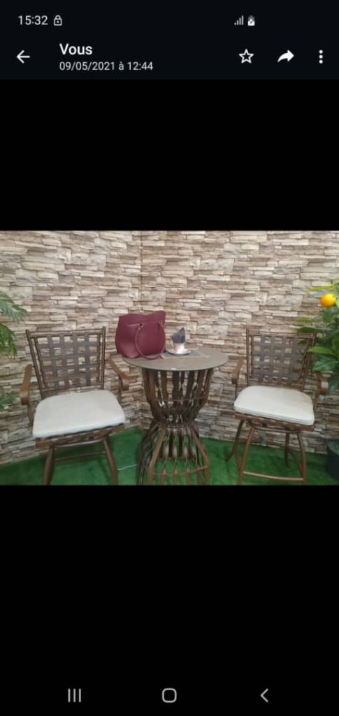 Petit salon de jardin