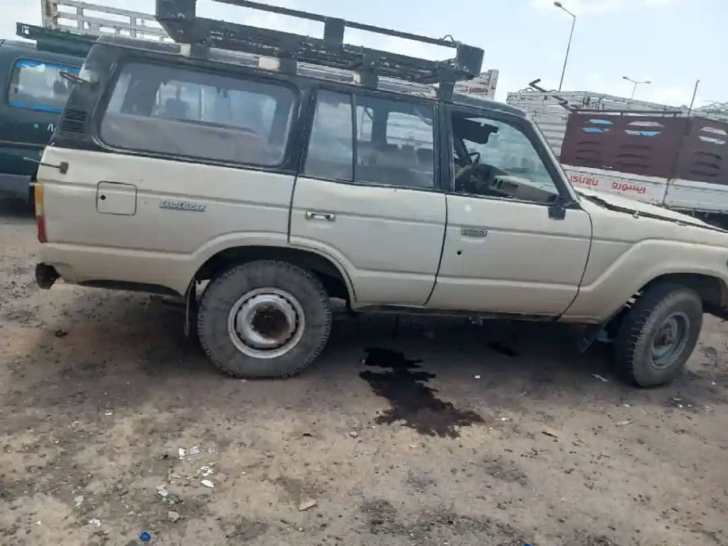 Recherche Voiture Ancien Model Toyota Land Cruiser 1988