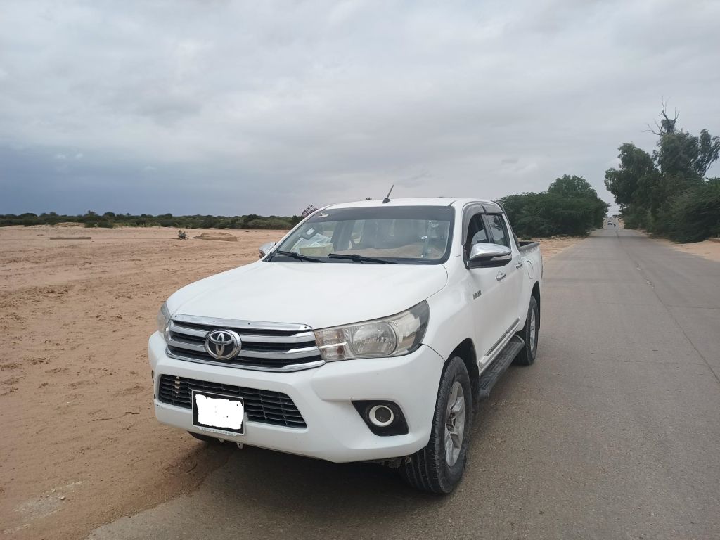 Voiture Toyota Hilux 2016