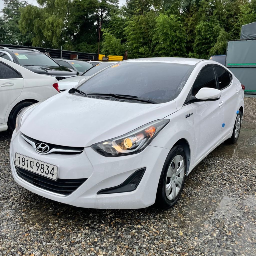 Hyundai Avante Blanche à Djibouti