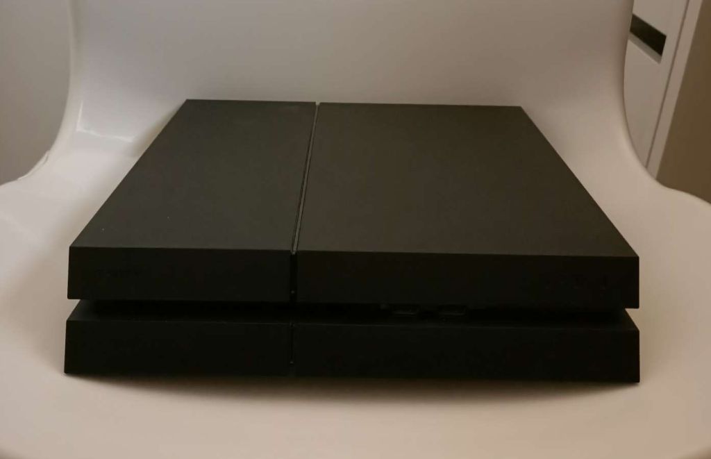 PLAYSTATION 4, sans câbles inclus. à Djibouti