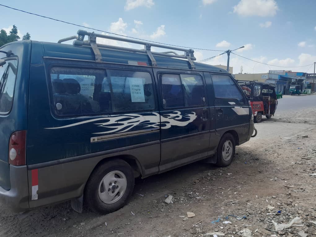 Mini-bus Hyundai très bon état à Djibouti