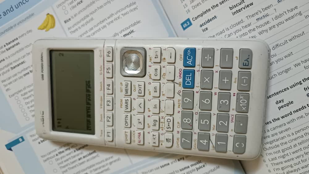 Tarjeta postal estas peligroso Calculatrice graphique Casio graph 35 +E dernier génération à Djibouti
