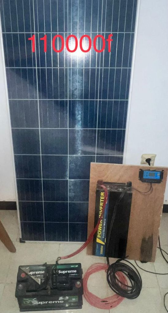 Panneau solaire avec contrôleur de charge batterie et inverter