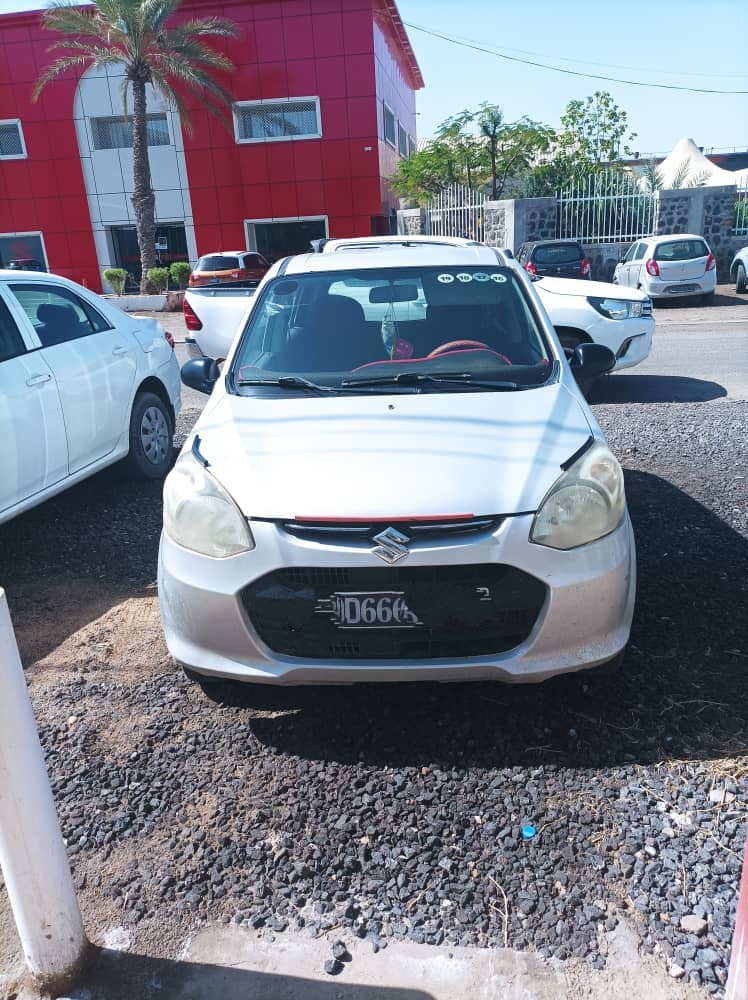 Berline Suzuki Alto800.