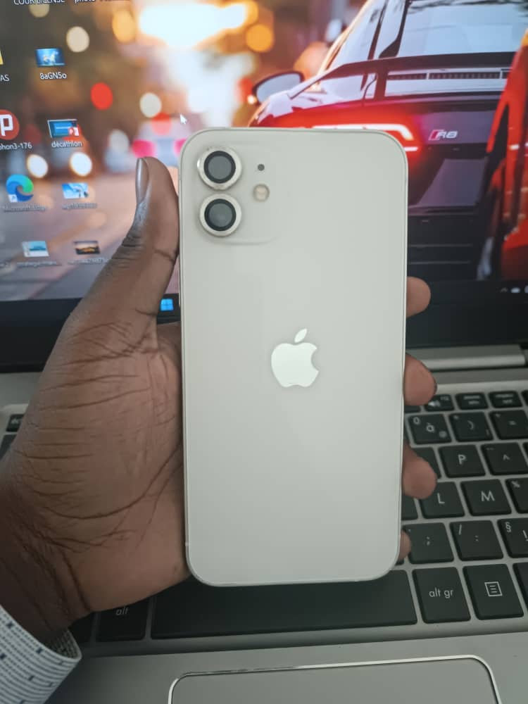 Iphone 12 couleur Blanche