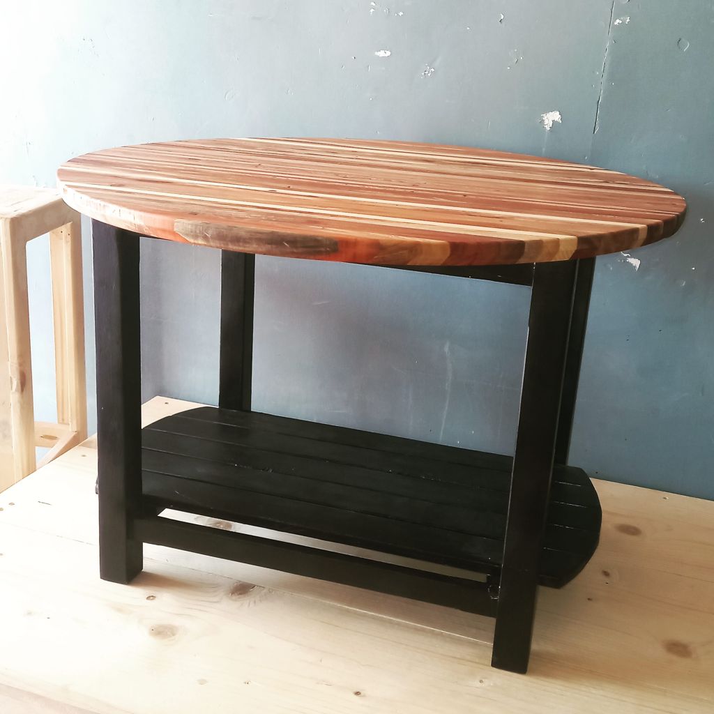 Table en bois artisanale