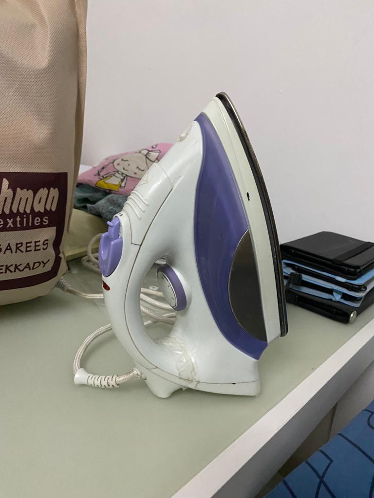 Table de Repassage et Fer à Repasser