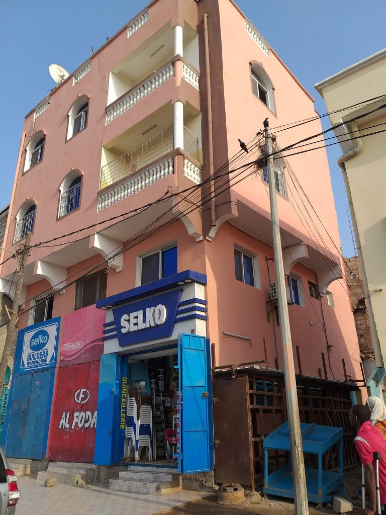 Local commercial-Avenue13- Cheikh Houmed sur la Route