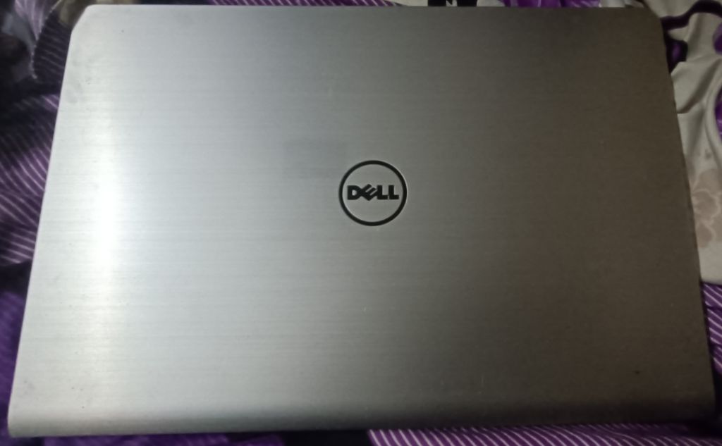 PC DELL presque neuf et sans batterie