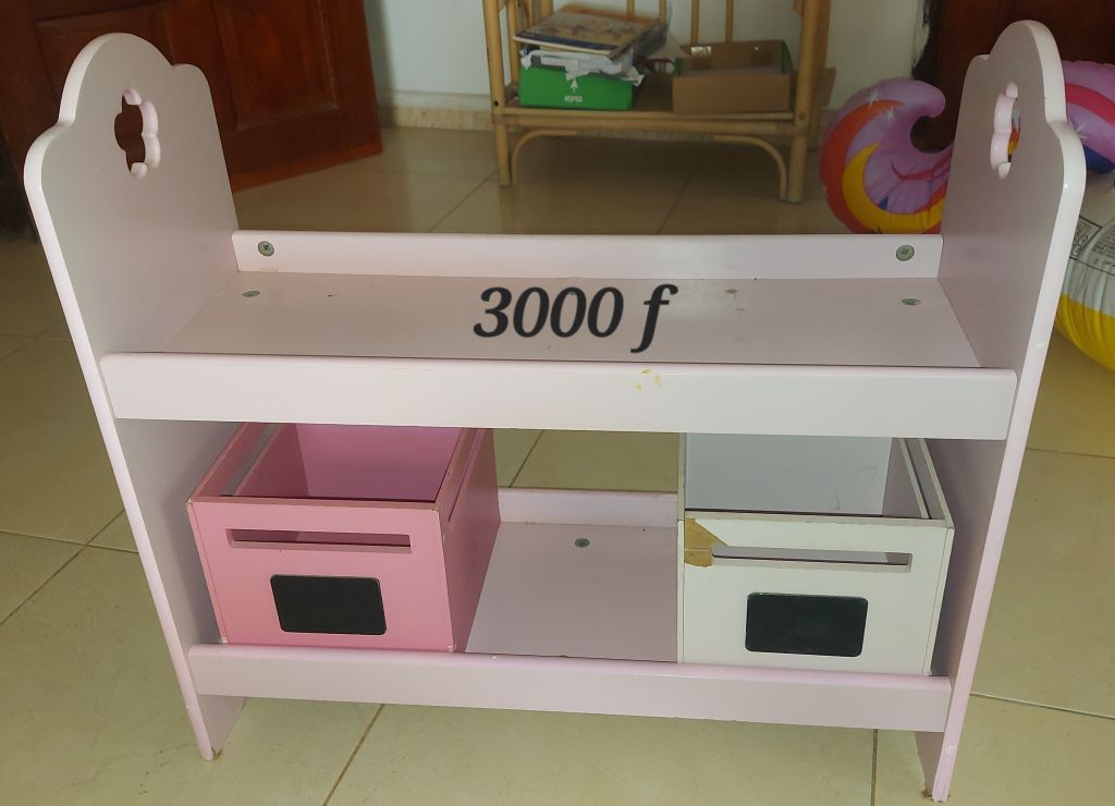 Petit meuble de rangement pour fille à Djibouti