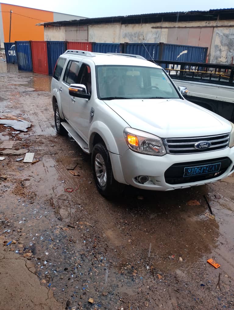 Voiture Ford avec Climatisation