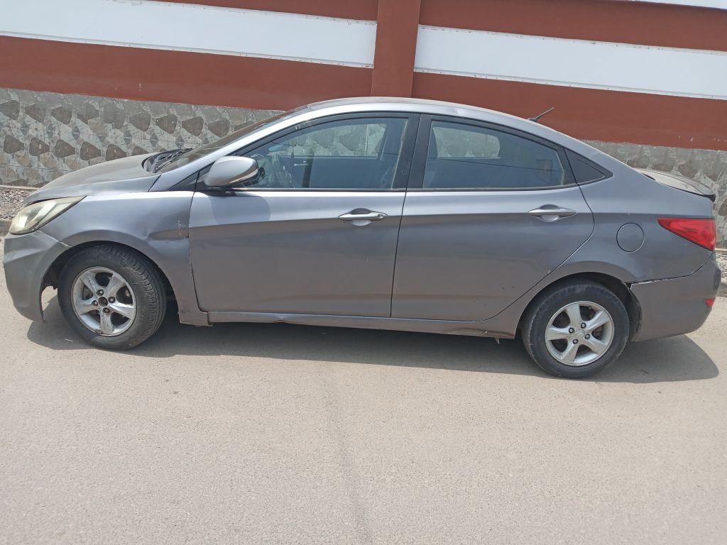 Voiture Hyundai Accent Année 2013