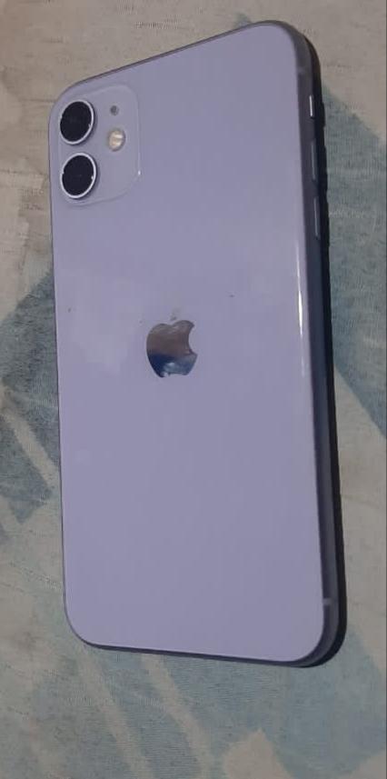 Téléphone Iphone 11 couleur violet