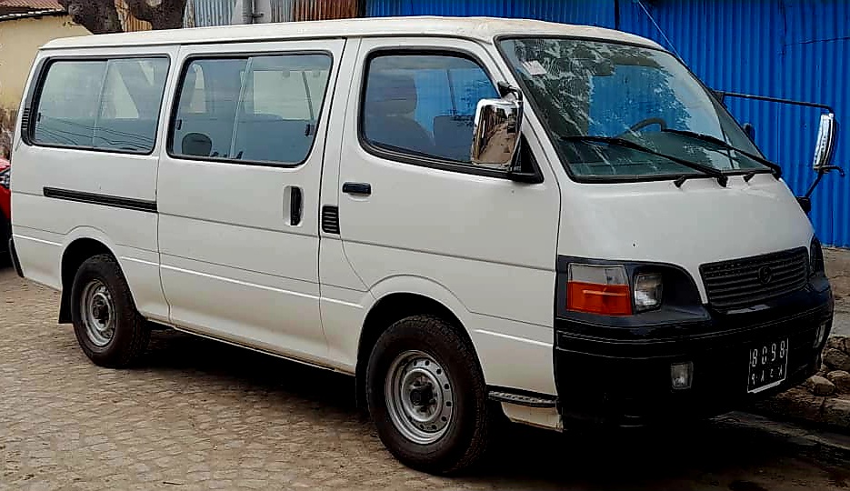 Mini-Bus Toyota Hiace