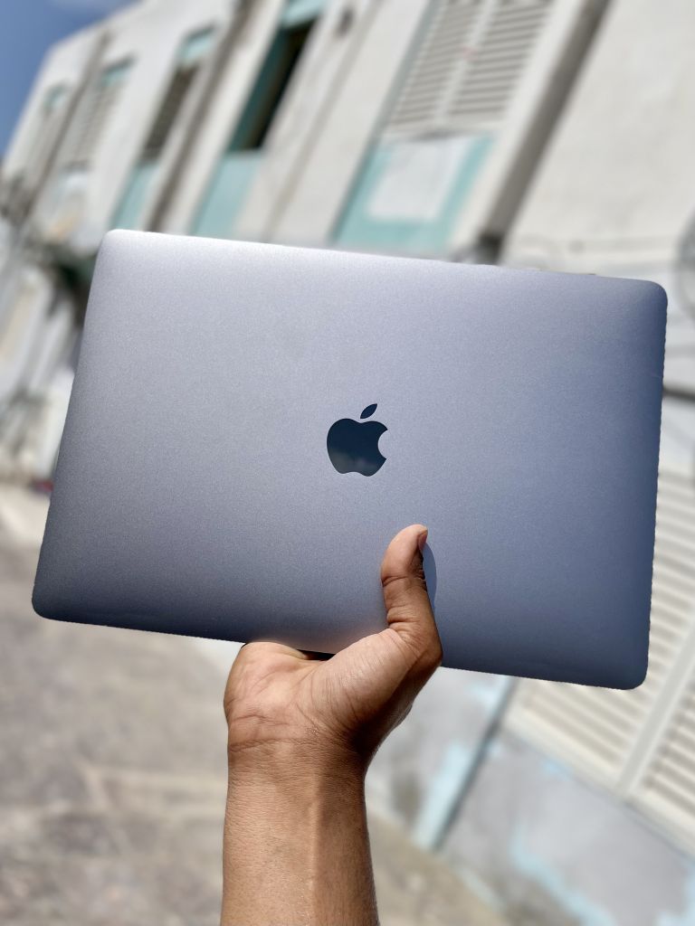 MacBook Pro 13 inch Touchbar