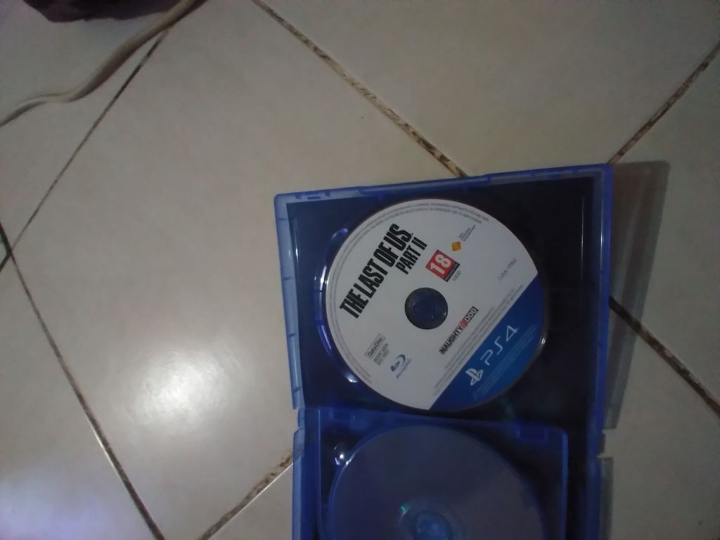 CD tout neuf acheté le mois dernier