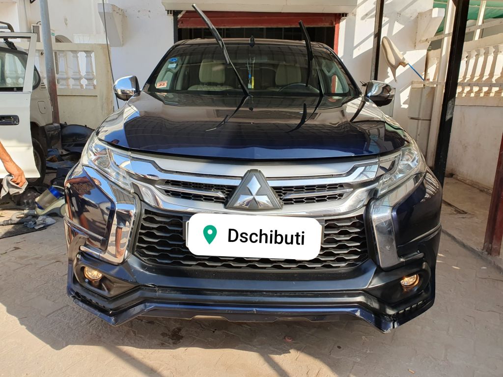 2018 Mitsubishi Montero essence