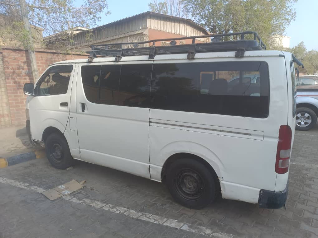 Mini-Bus en bon état à Djibouti