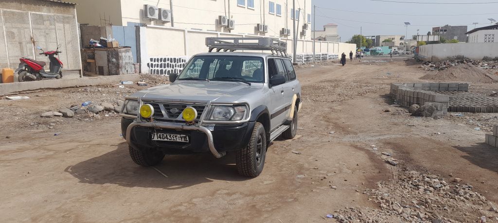 Voiture Nissan Patrol l y 61