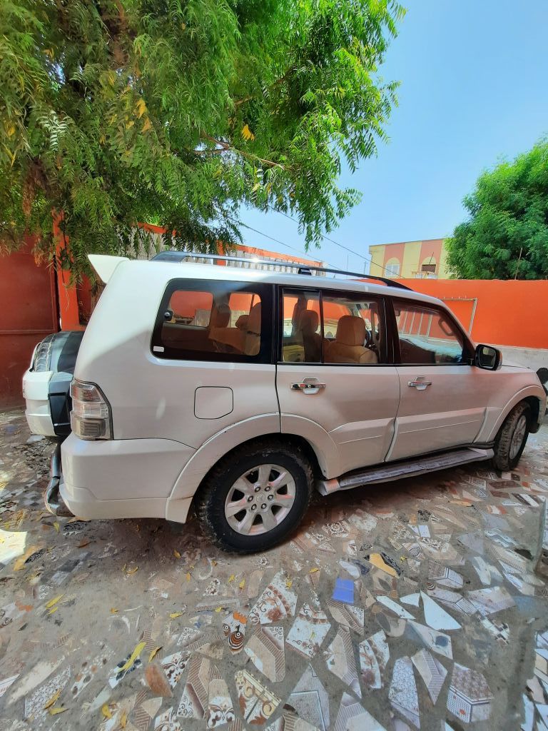 Voiture Mitsubishi Pajero 98