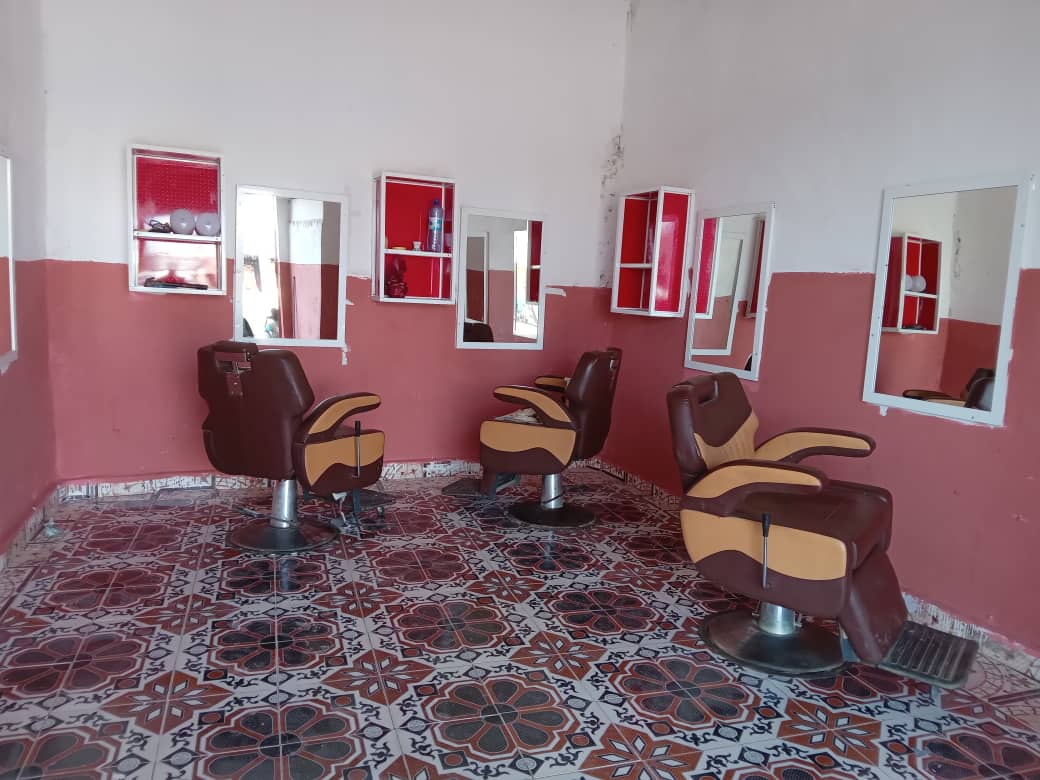 A VENDRE Matériel de salon de coiffure