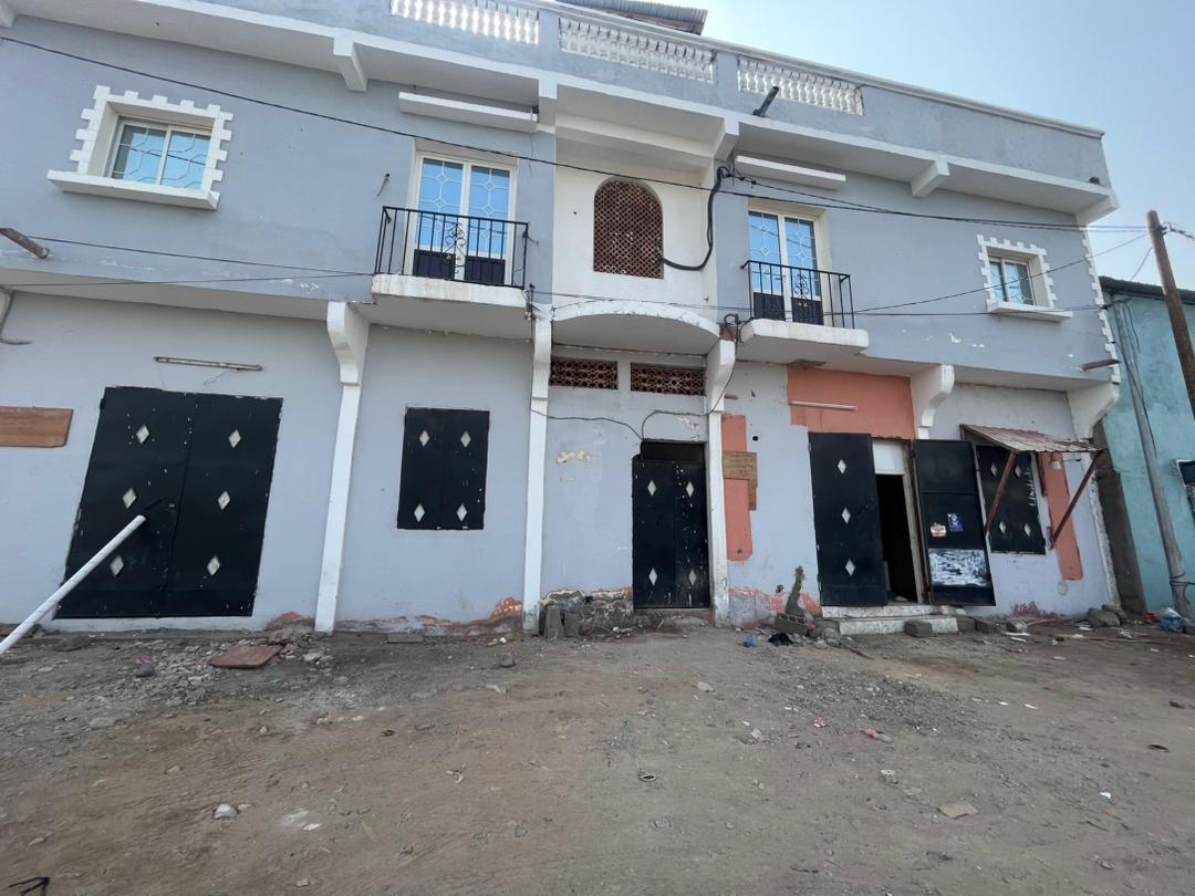 Studio et Hangar à louer à Guelleh Batal