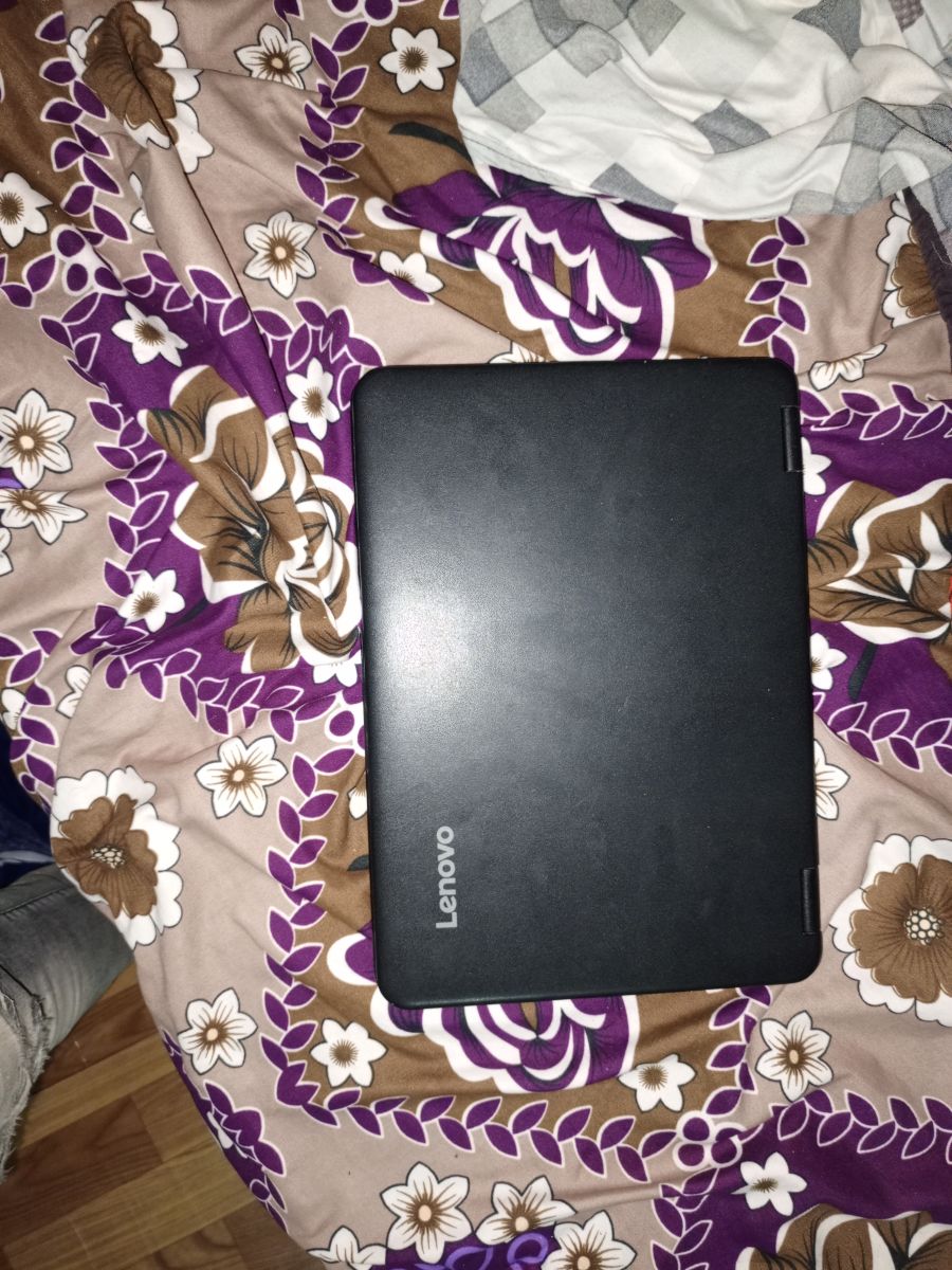 PC neuf avec son chargeur