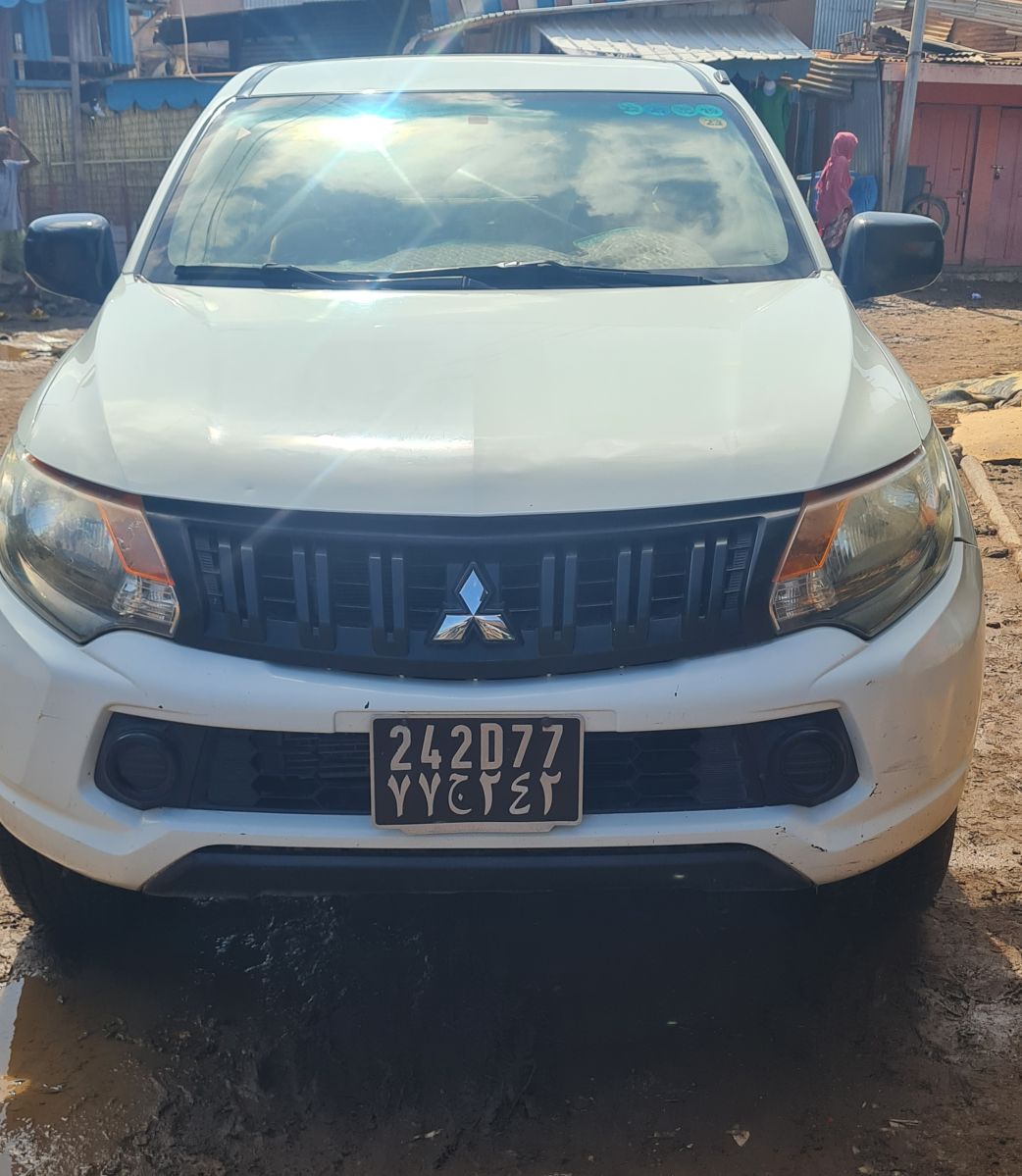 A vendre voiture Pick up L200