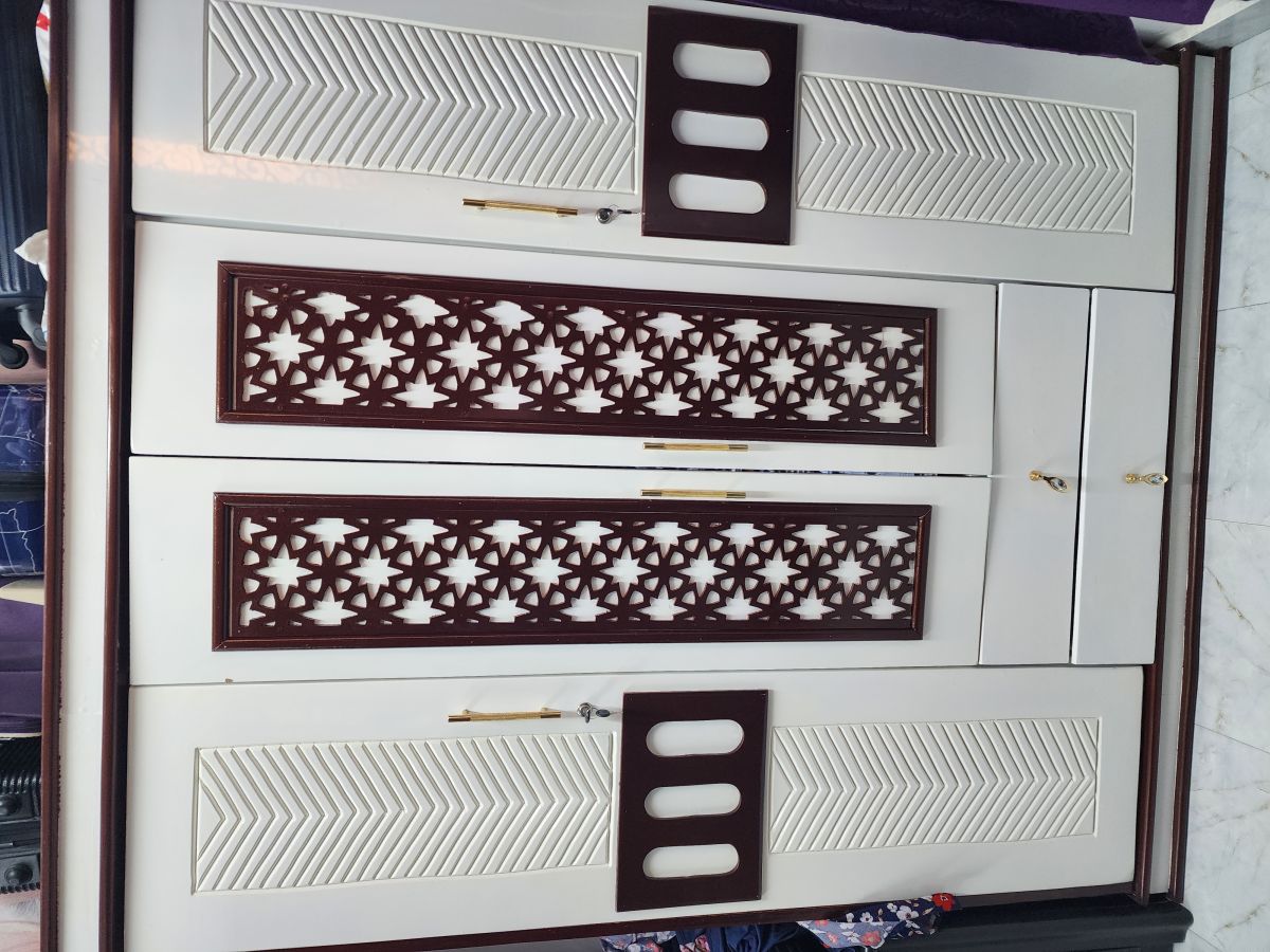 Armoire en bois veritable