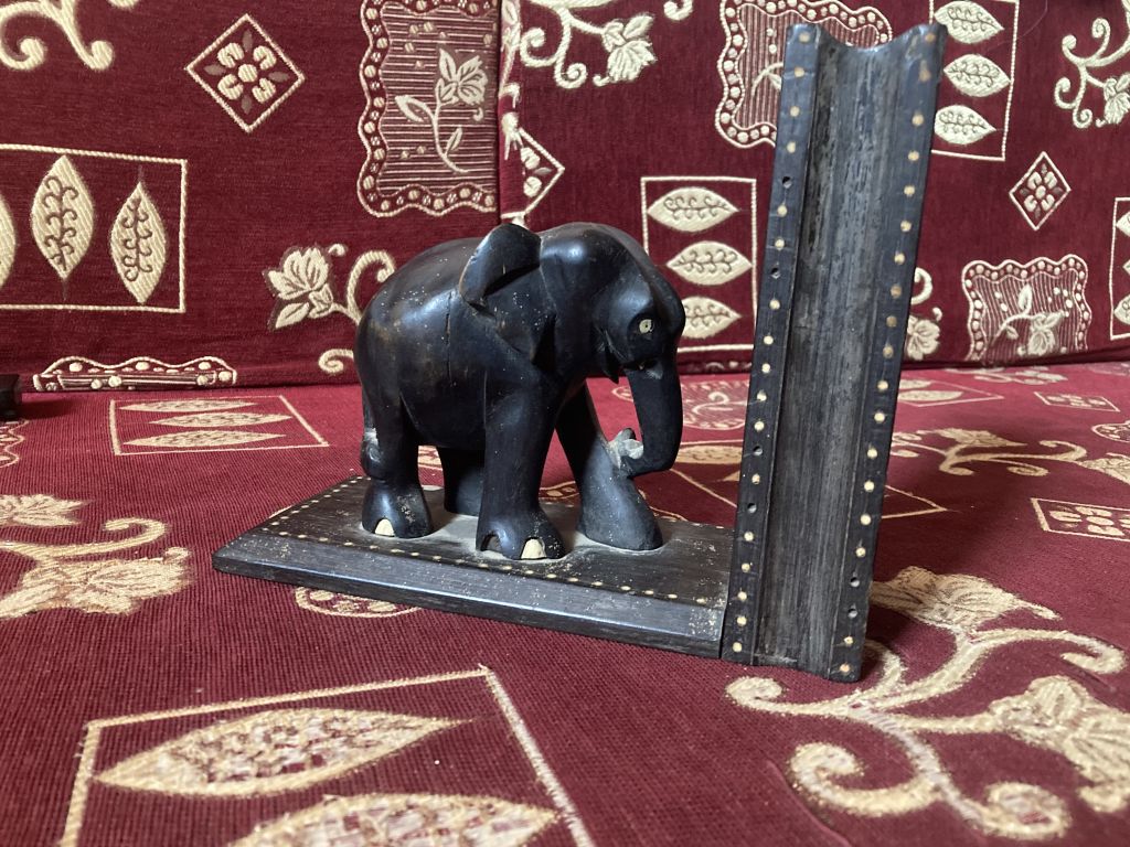 éléphant anthropomorphe