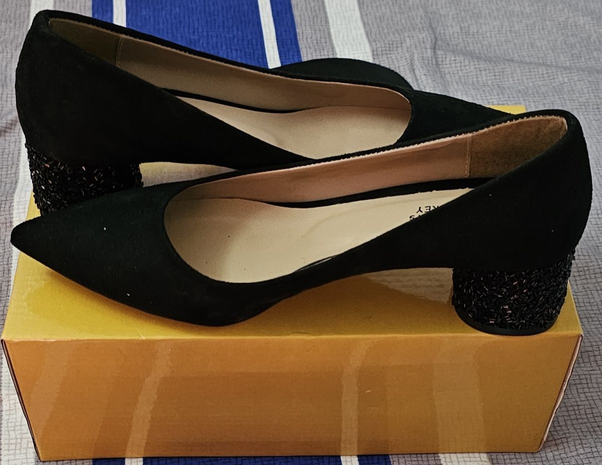 Escarpins Hermès Talons Aiguilles - Pointure 39 - Cuir Veau Grainé Craie Et Orange - Portés Une Fois, Comme Neufs