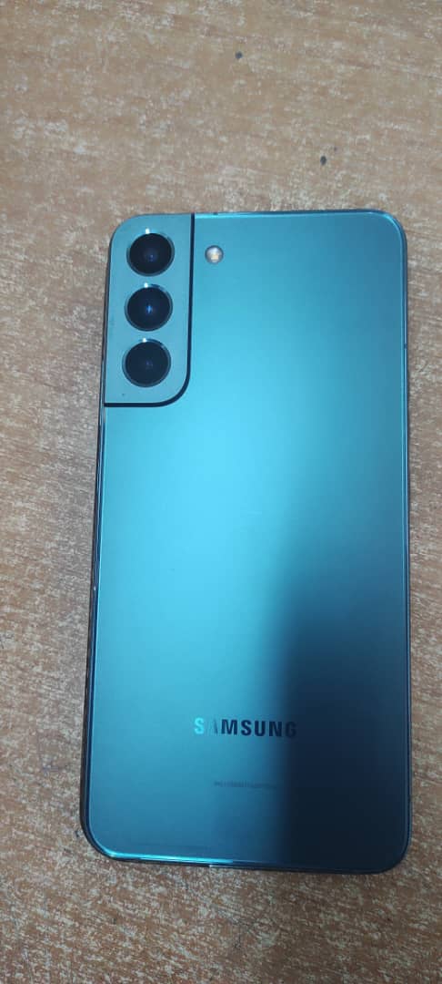 S22 plus ( version américaine - Snapdragon 8 gen 1 )