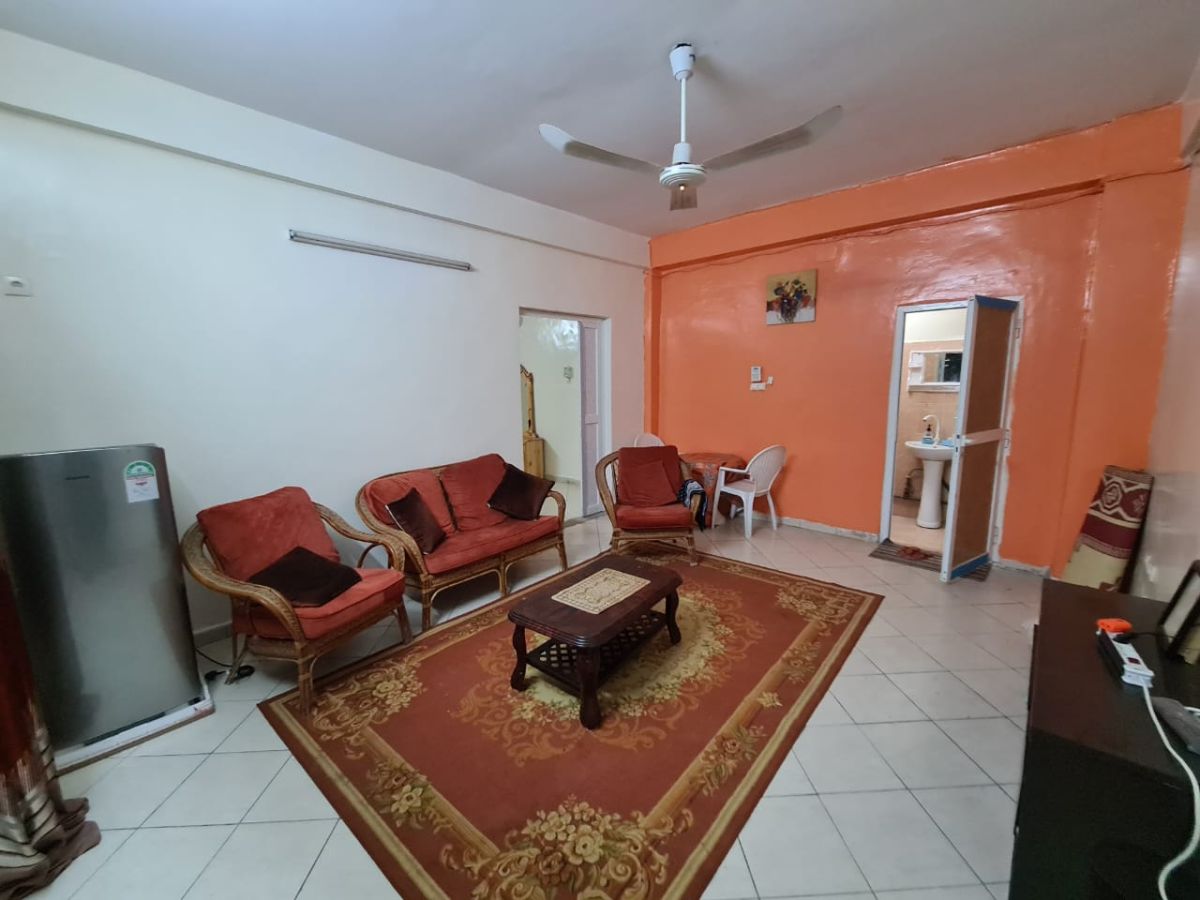 Studio meublé à Cité Progrès, avec cour et jardin