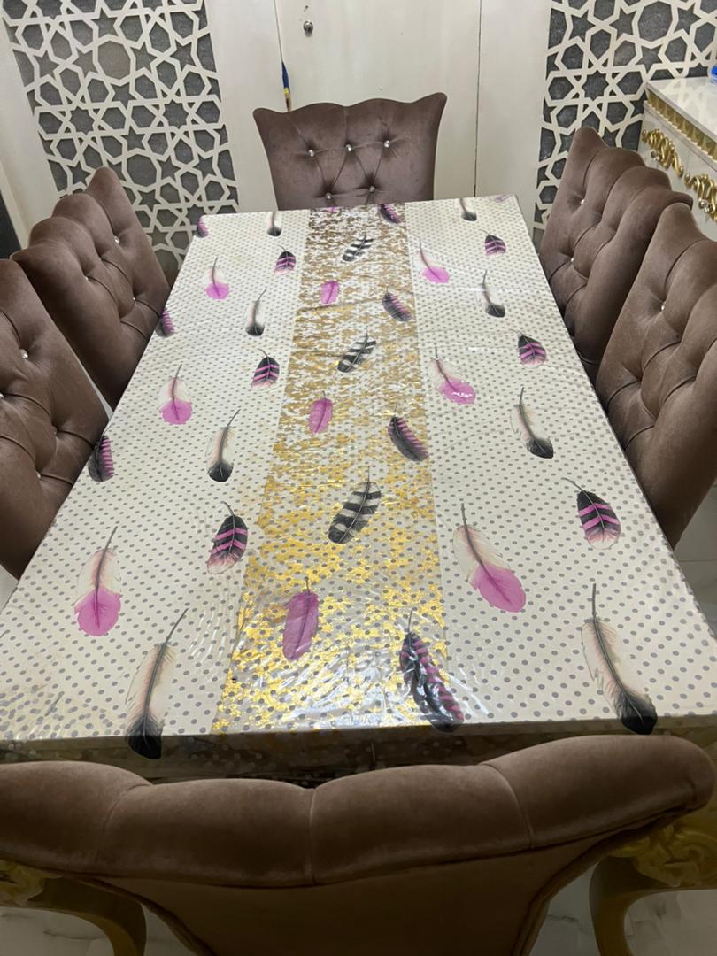 Table a Manger en tres Bonne etat