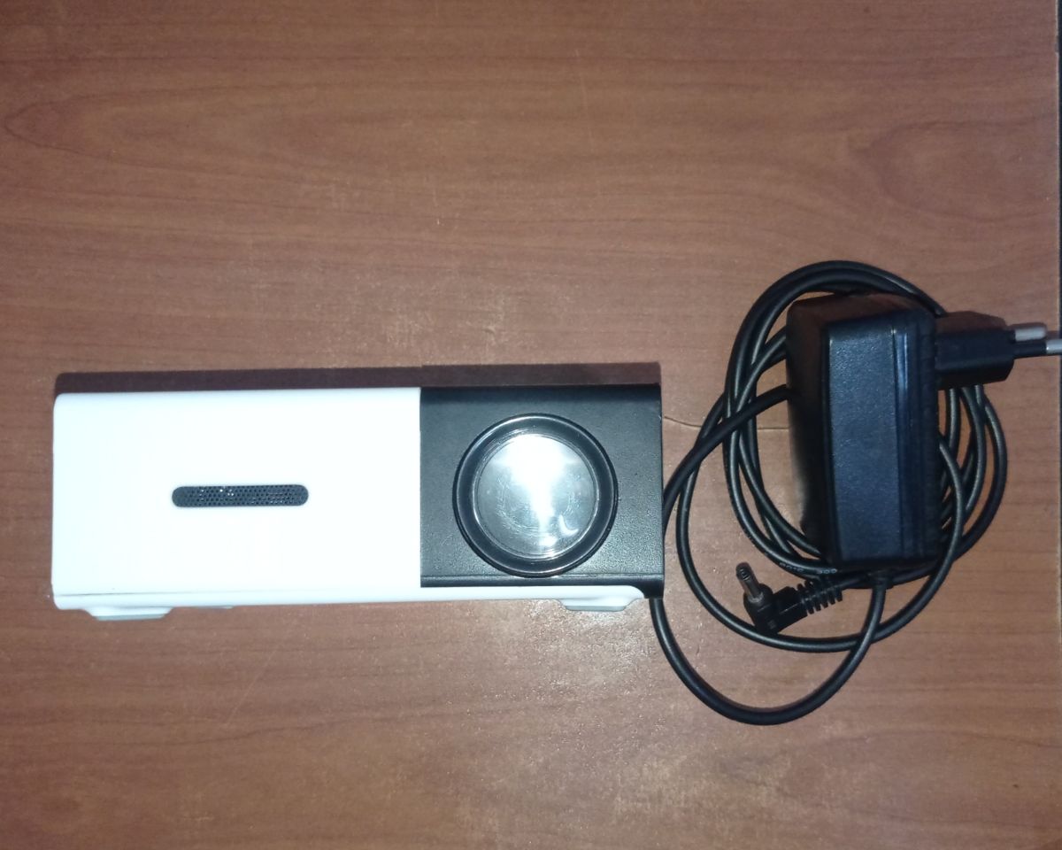 Mini Projecteur USB - Portable & Polyvalent